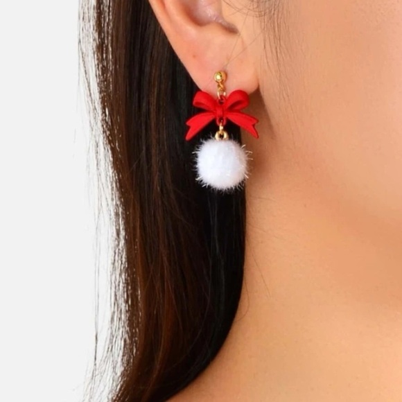 Delilah Wear Jewelry - New Holiday earrings